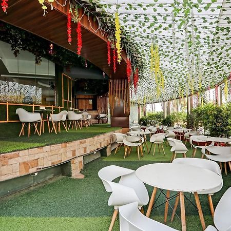 Oyo Salt House Hotel Mumbai Bagian luar foto