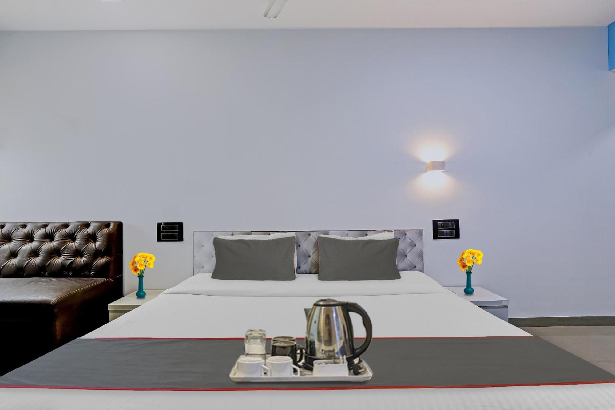 Oyo Salt House Hotel Mumbai Bagian luar foto