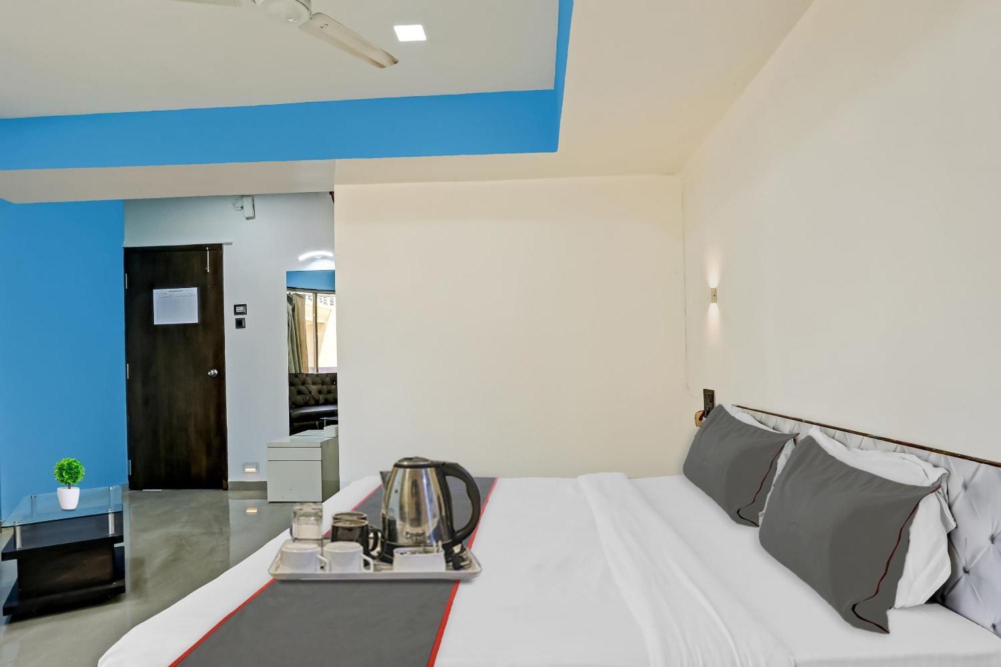 Oyo Salt House Hotel Mumbai Bagian luar foto