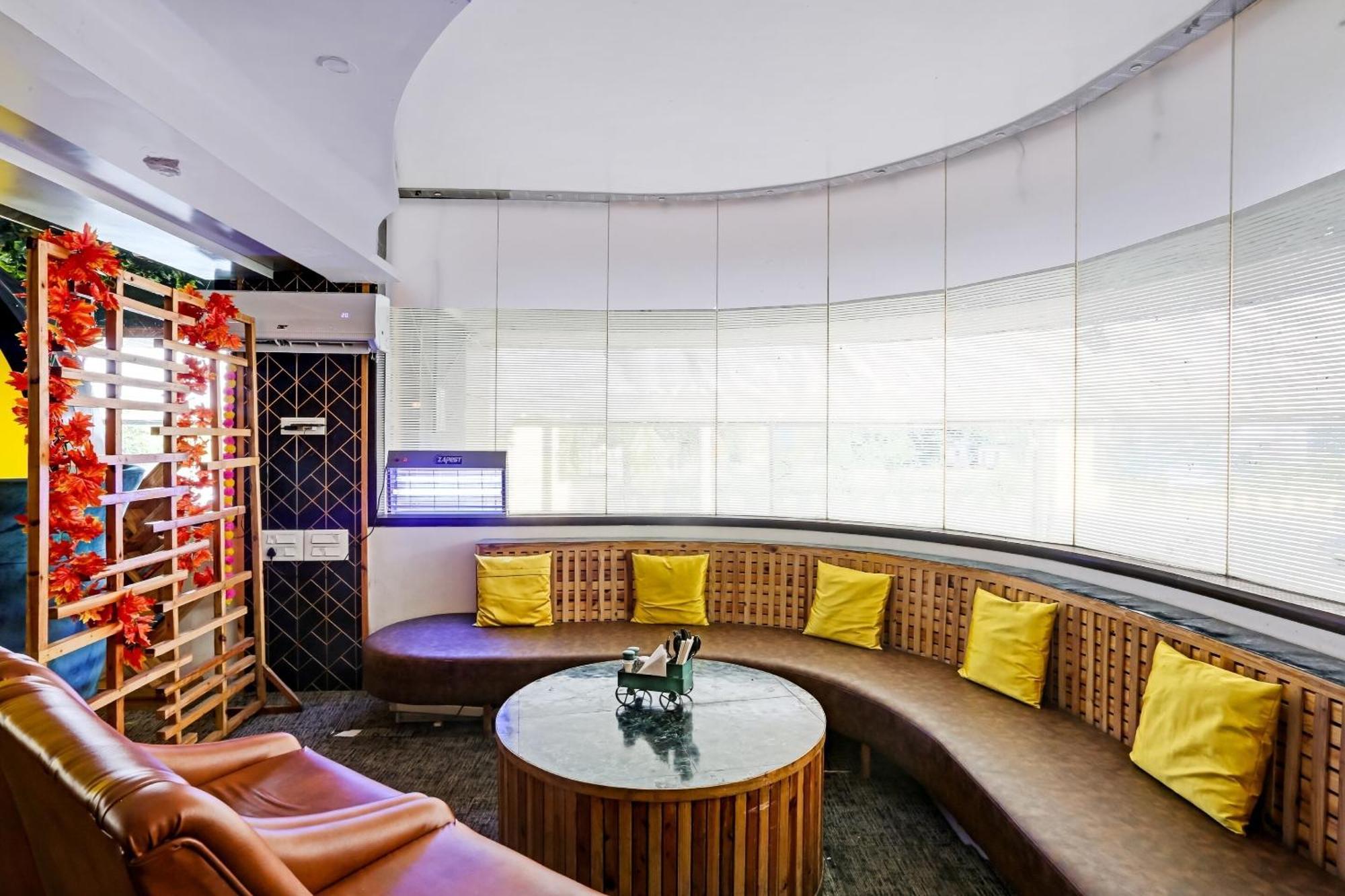 Oyo Salt House Hotel Mumbai Bagian luar foto