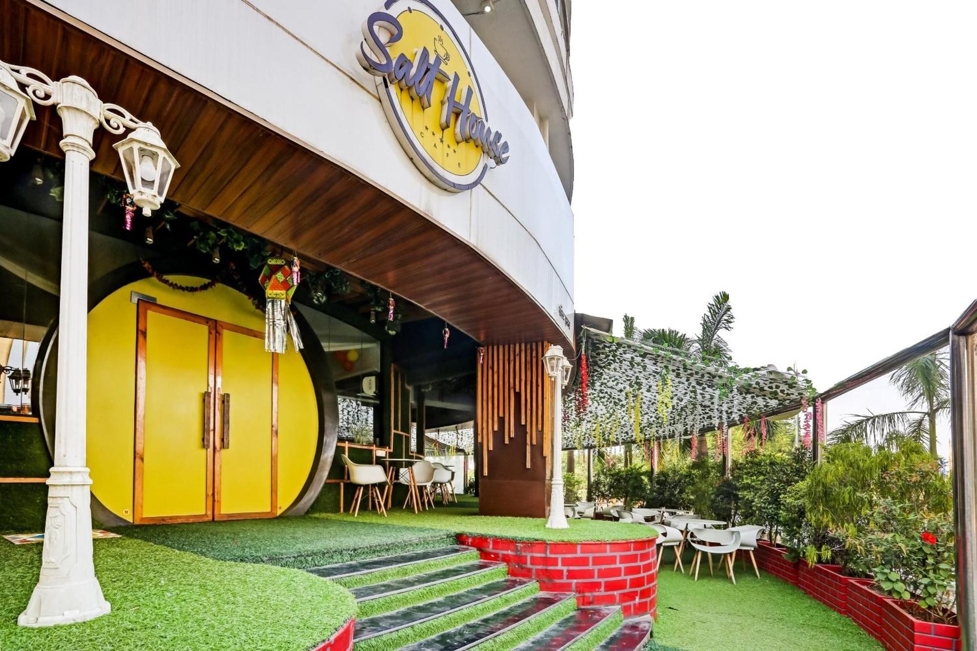 Oyo Salt House Hotel Mumbai Bagian luar foto