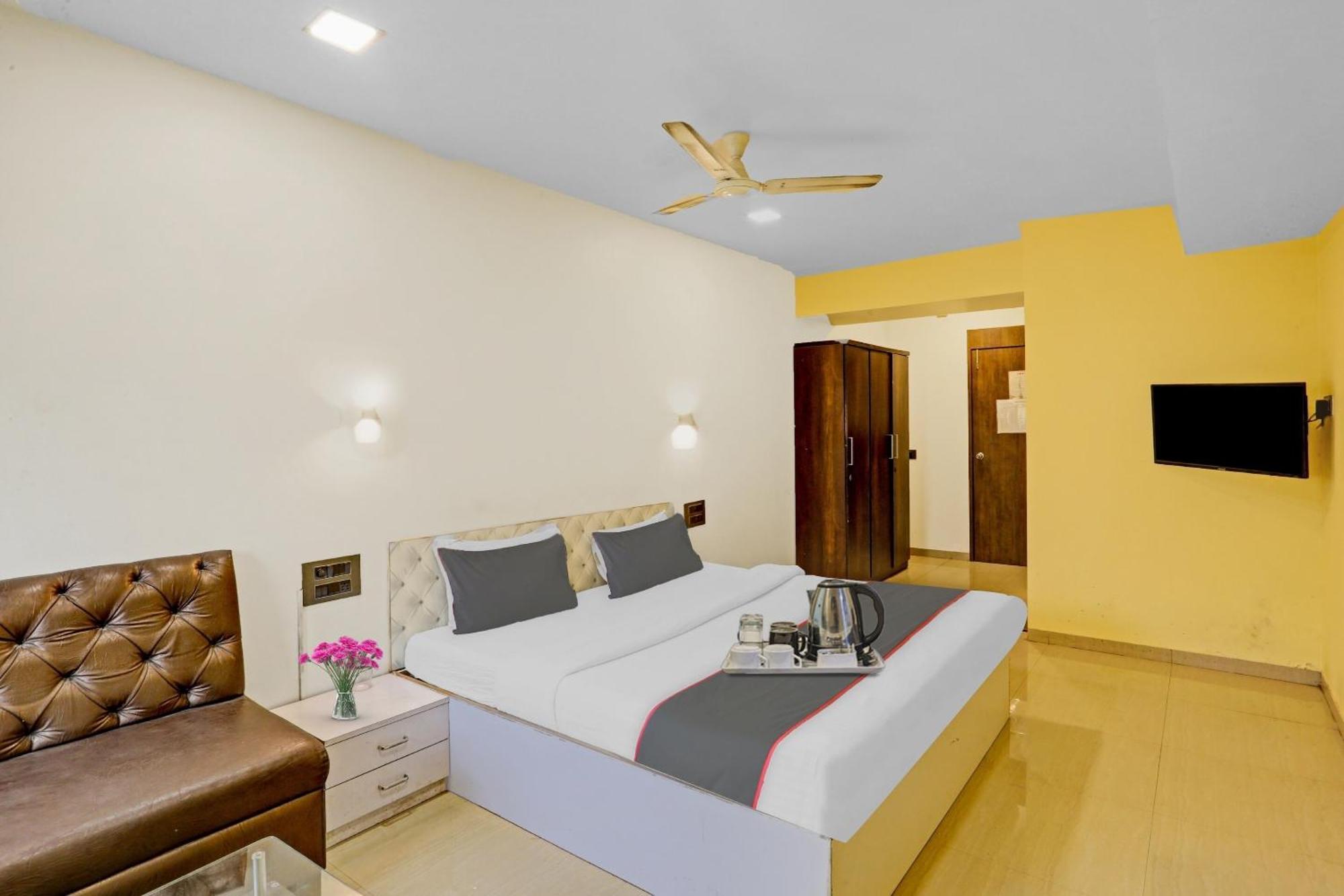 Oyo Salt House Hotel Mumbai Bagian luar foto